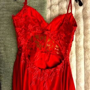 Pre-owned, only worn once, detail on the corset, is beautiful very elegant.